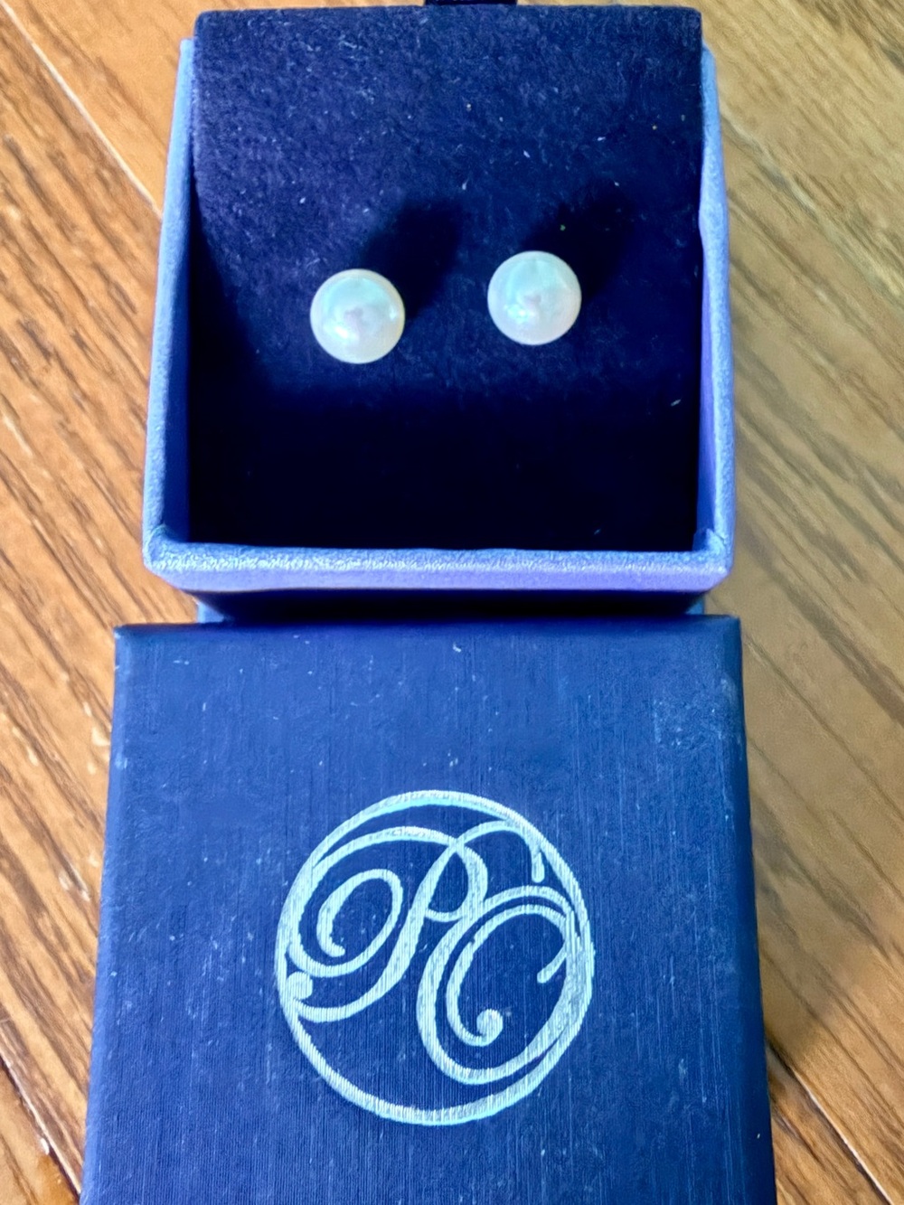 Pearl Stud Earrings in White